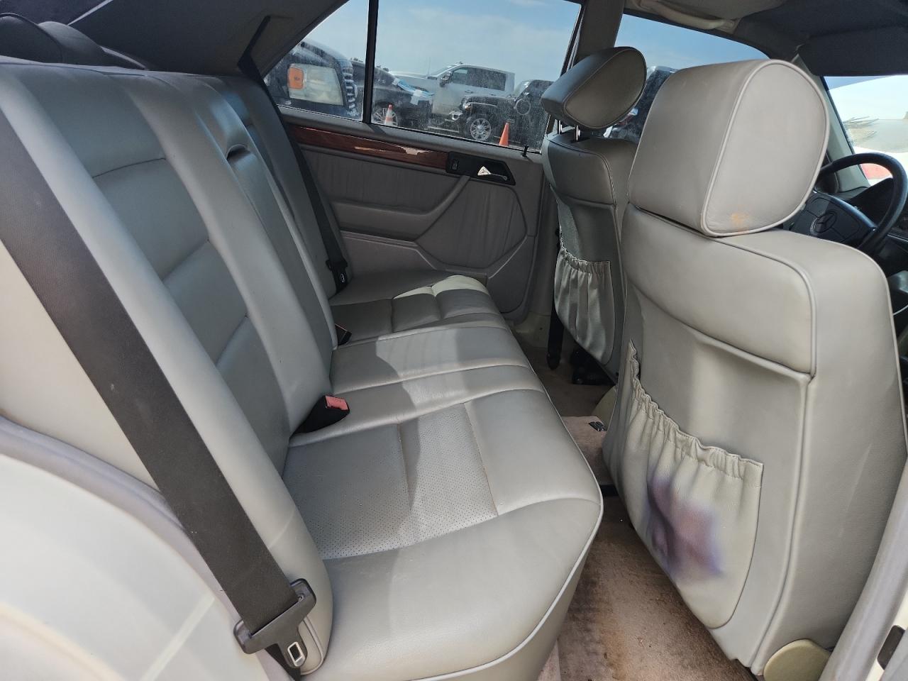 1995 Mercedes-benz E 320 Base White vin: WDBEA32E6SC263753