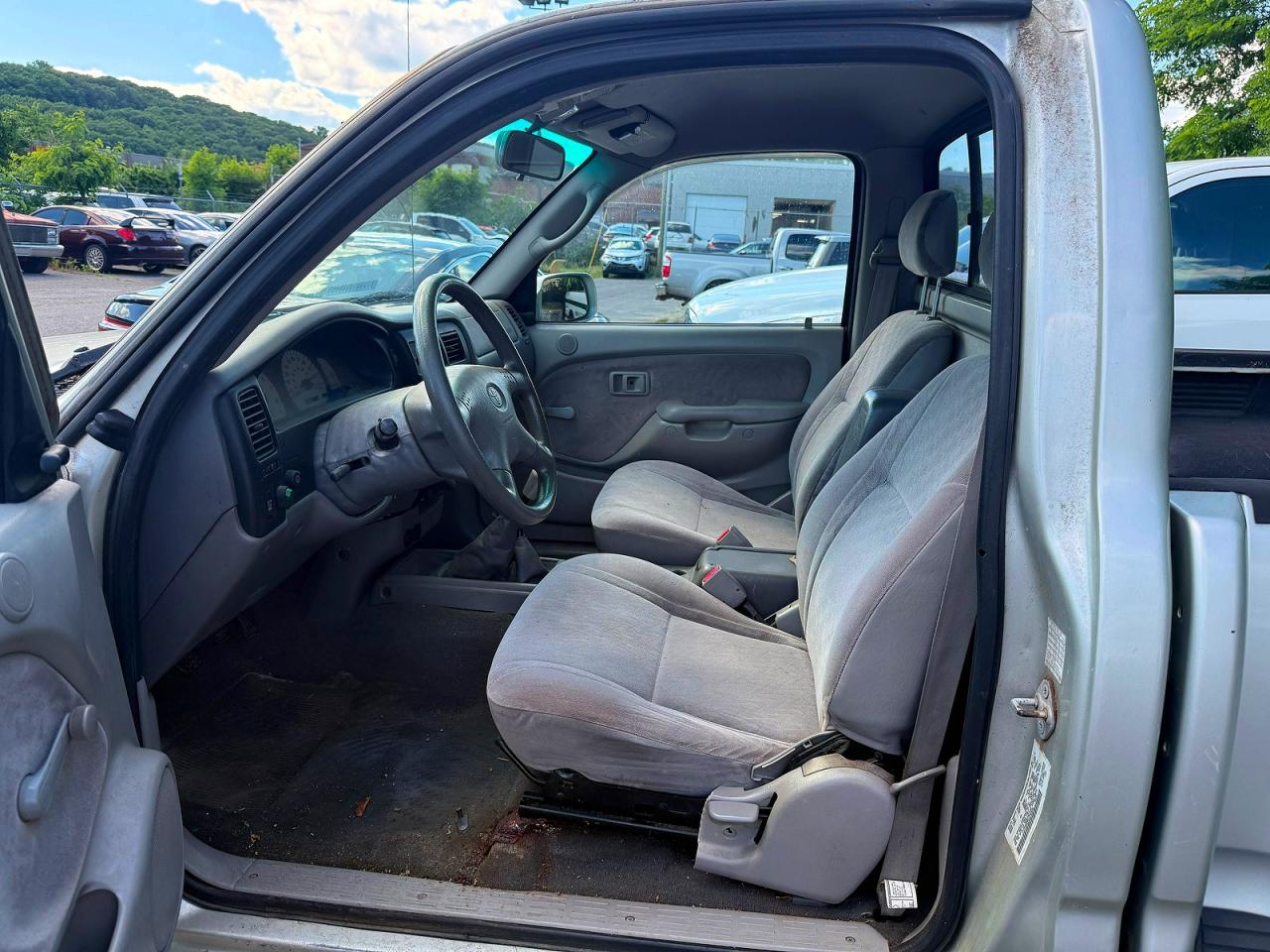 2001 Toyota Tacoma Deluxe Серый vin: 5TEPM62N812782466