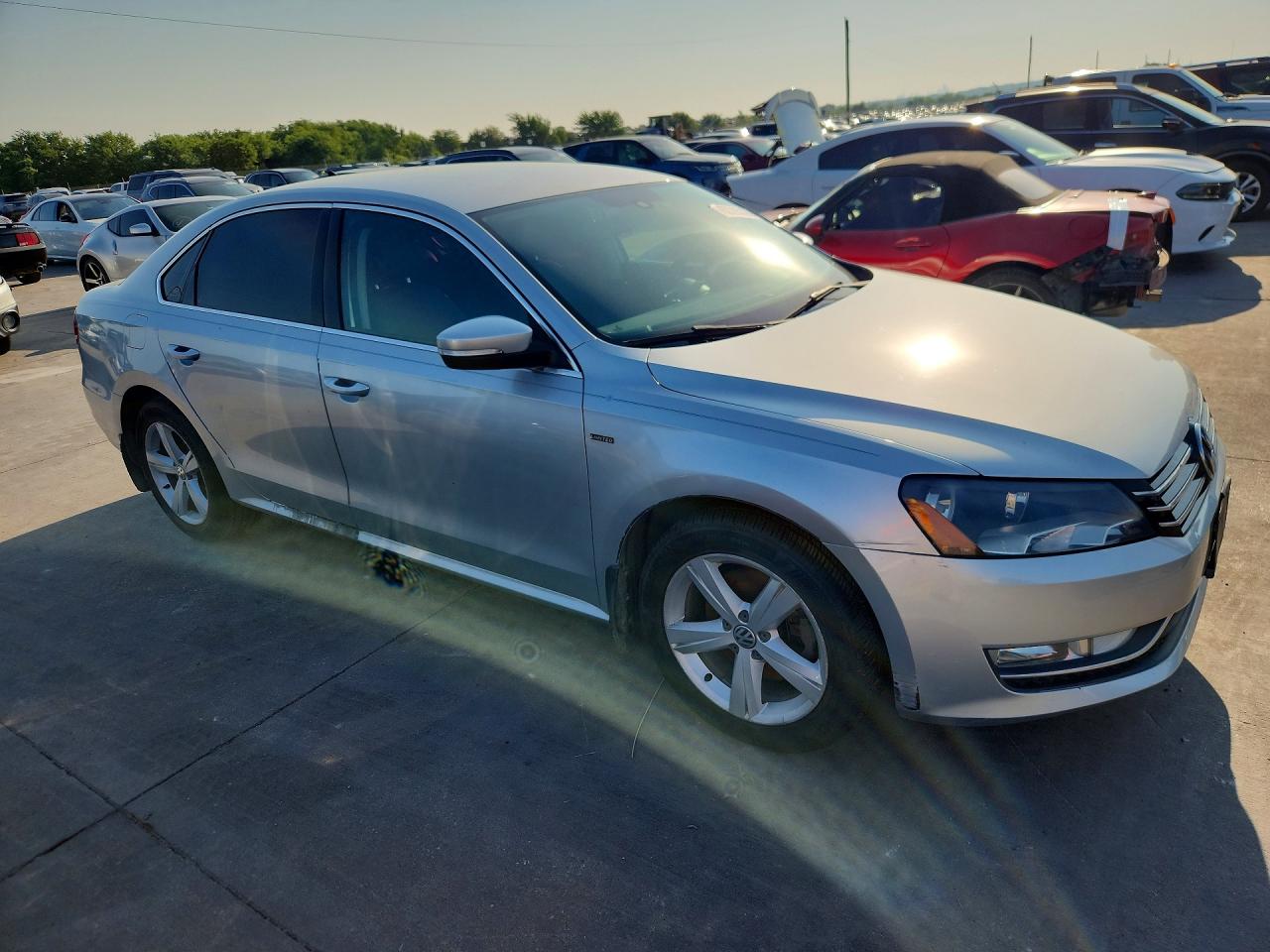 2015 Volkswagen Passat S Серебряный vin: 1VWAS7A35FC120140
