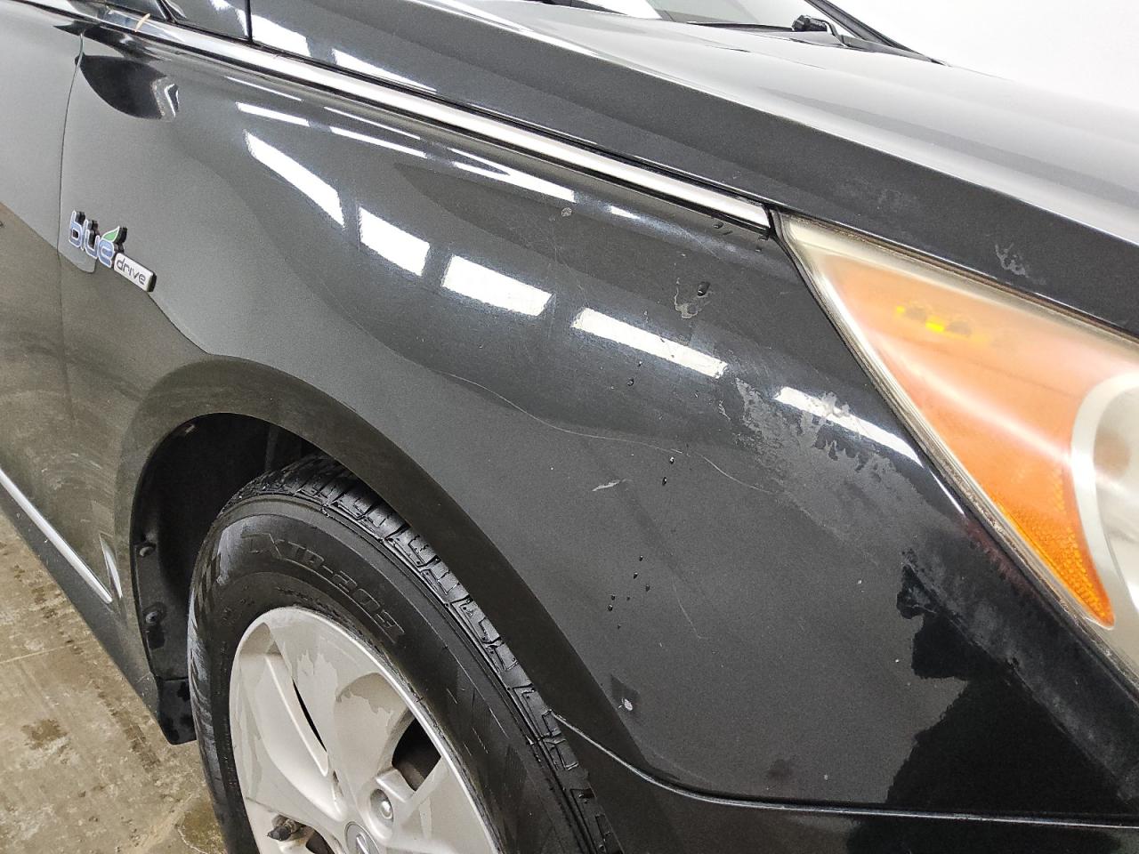 2015 Hyundai Sonata Hybrid Base Black vin: KMHEC4A48FA134792 Damage: Right Front Fender, Heavy Scratch, 1 To 2 Inches