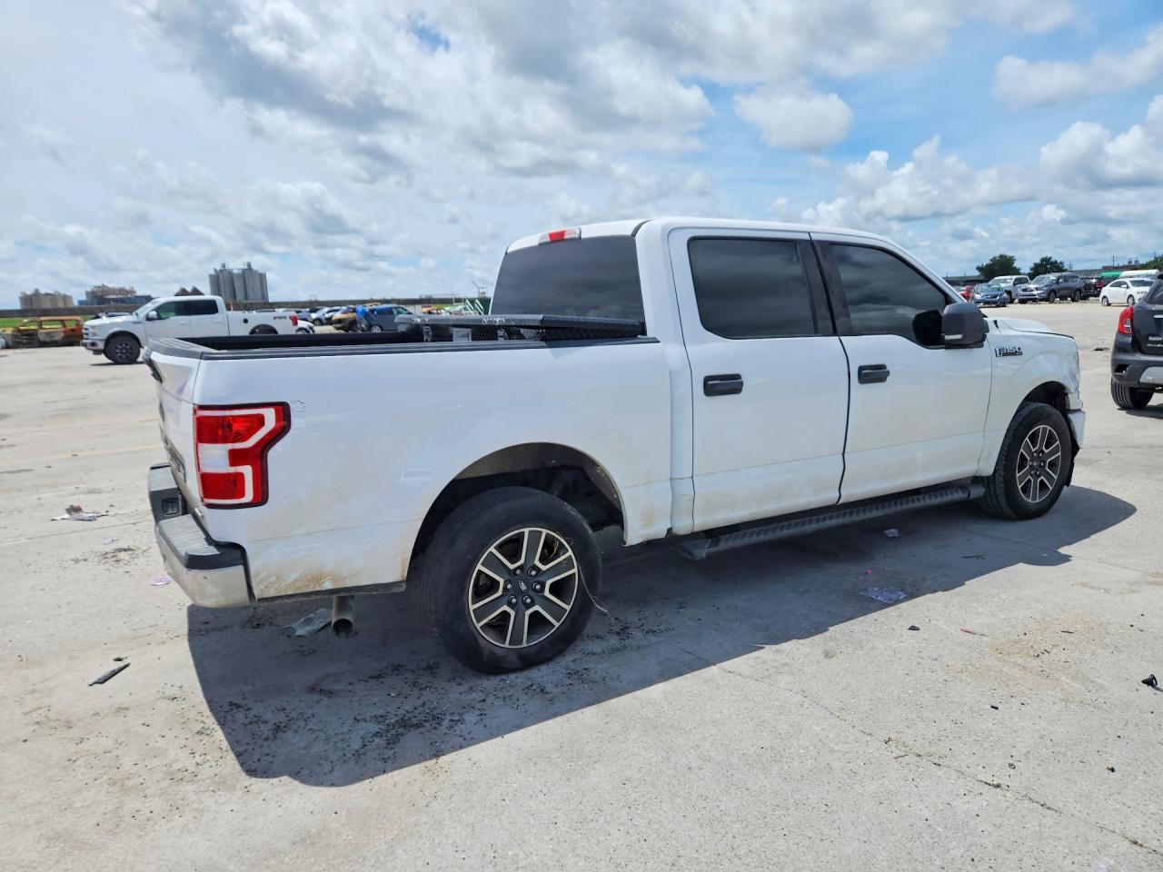 2018 Ford 2110 White vin: 1FTEW1CG6JKC15679