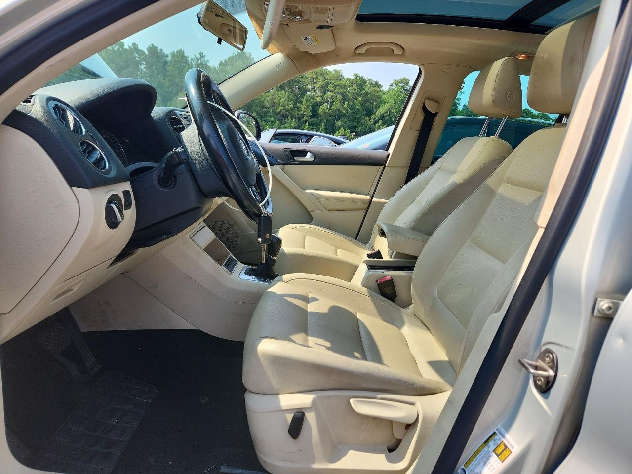 2012 Volkswagen Tiguan S Silver vin: WVGAV7AX0CW536955