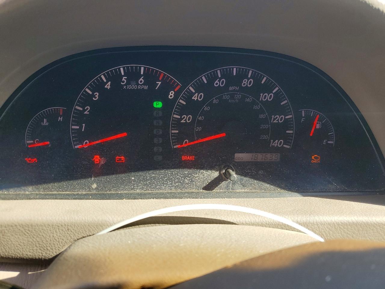 2005 Toyota Camry Le Gold vin: 4T1BE32K45U027062