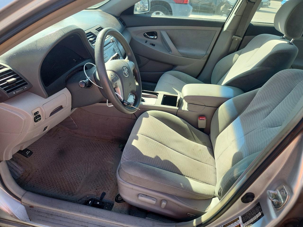 2010 Toyota Camry Le Silver vin: 4T1BF3EKXAU103449