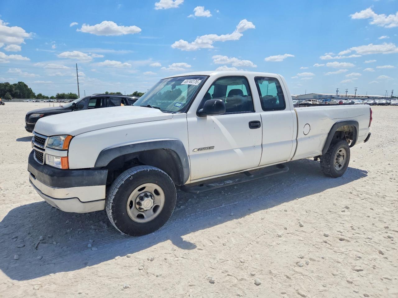 2006 Chevrolet Silverado C2500 Heavy Duty White vin: 1GCHC29U16E210405