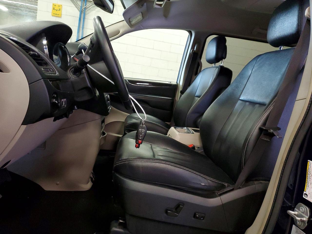 2015 Chrysler Town & Country Touring Blue vin: 2C4RC1BG8FR645153