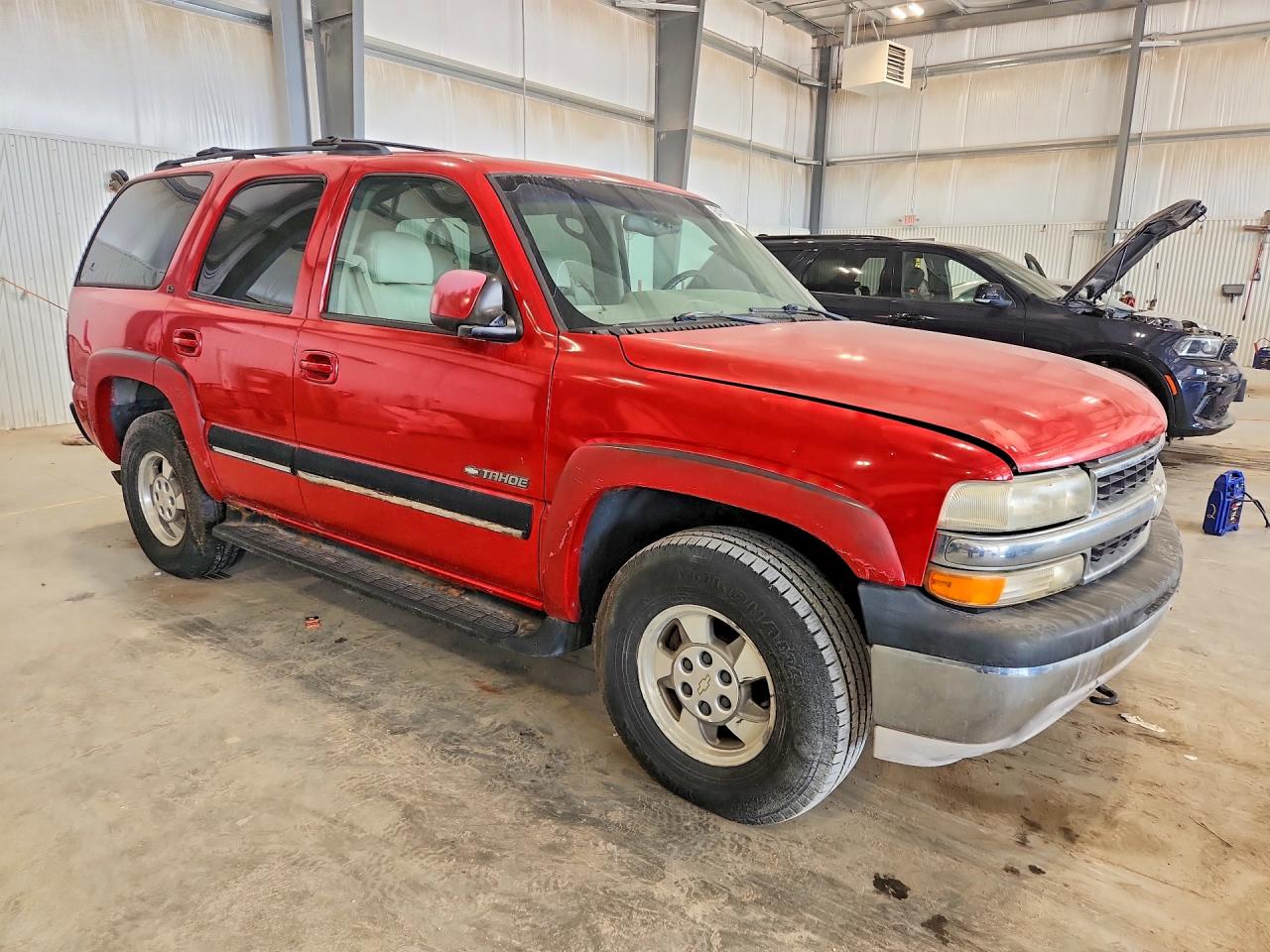 2001 Chevrolet Tahoe K1500 Red vin: 1GNEK13T61R117551