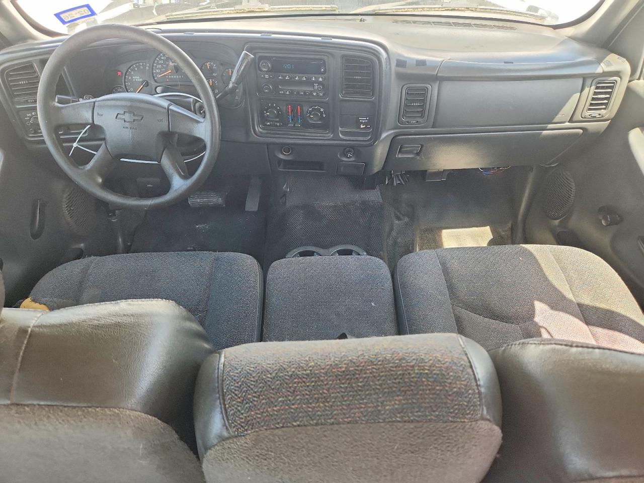2006 Chevrolet Silverado C2500 Heavy Duty White vin: 1GCHC29U16E210405