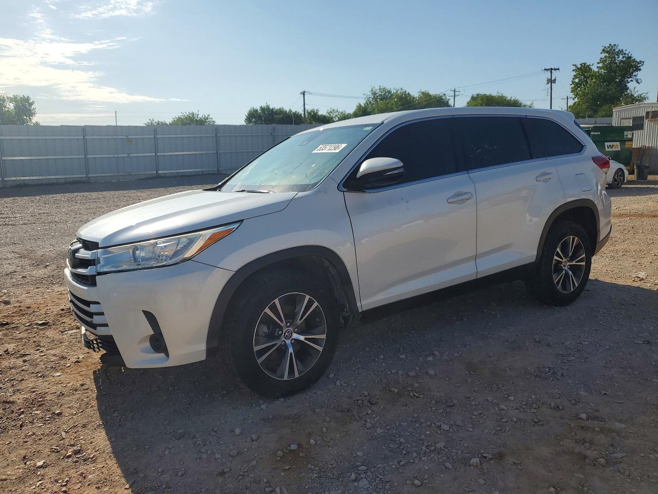 2019 Toyota Highlander Le White vin: 5TDZARFH9KS043130
