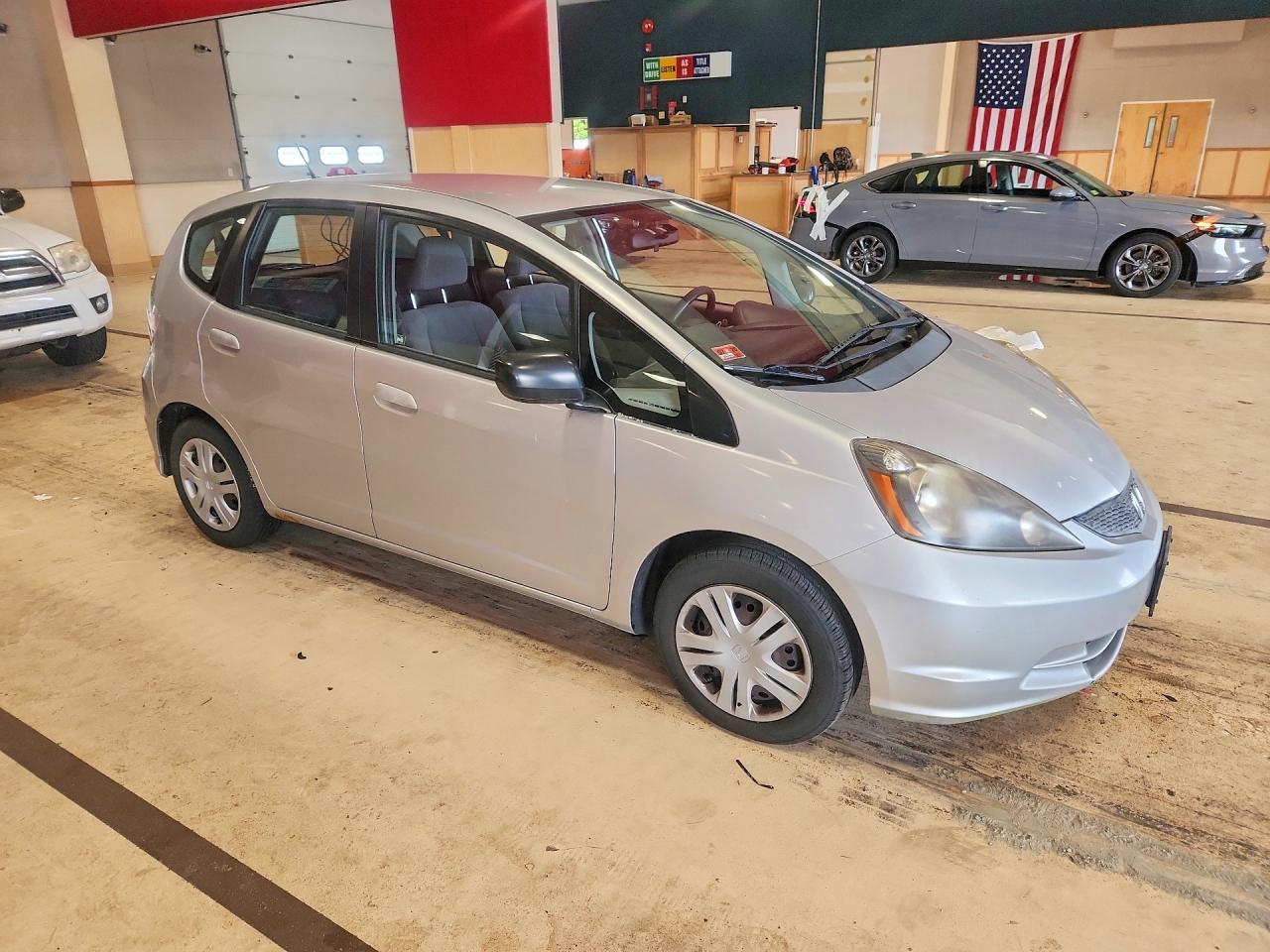 2011 Honda Fit Silver vin: JHMGE8H33BC008512