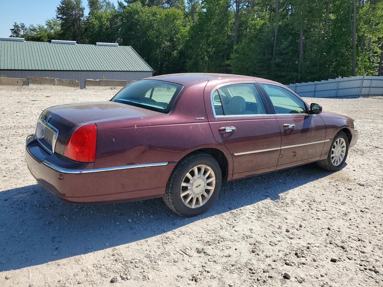 2007 Lincoln Town Car Signature Burgundy vin: 1LNHM81W07Y621139