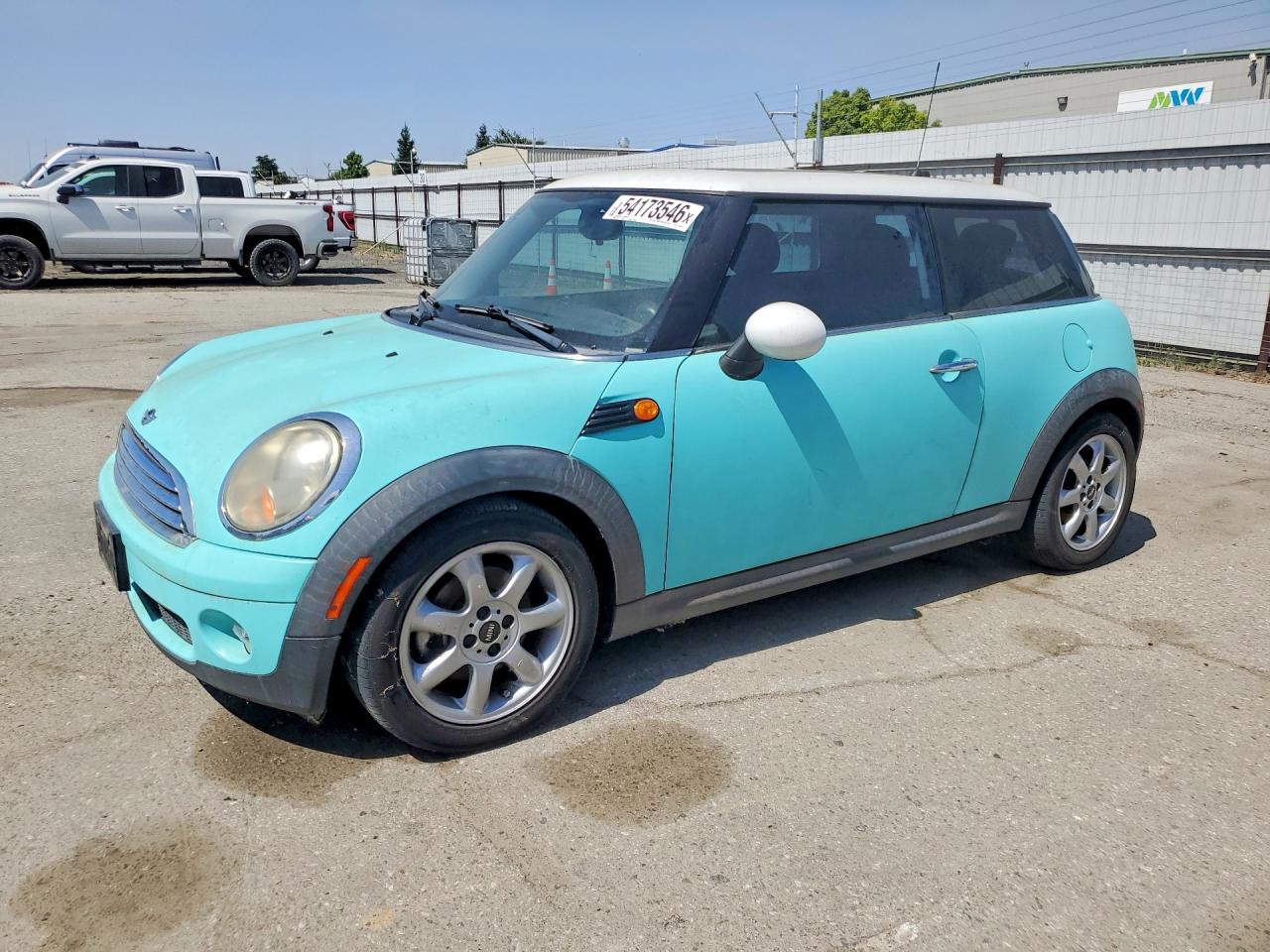 2009 Mini Cooper Turquoise vin: WMWMF33519TW79262