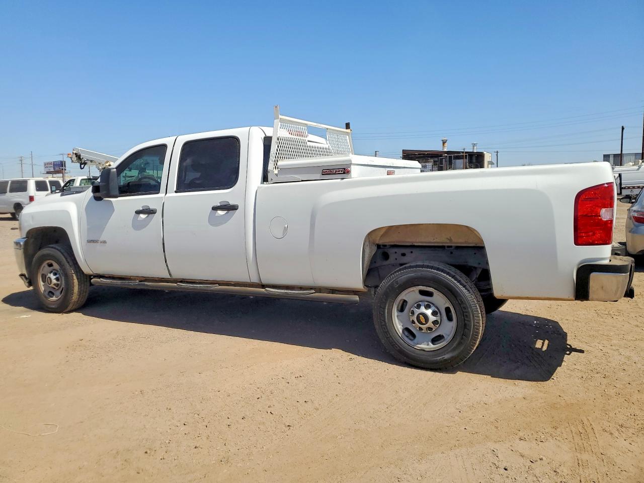 2014 Chevrolet Silverado C2500 Heavy Duty White vin: 1GC1CVCG0EF120452
