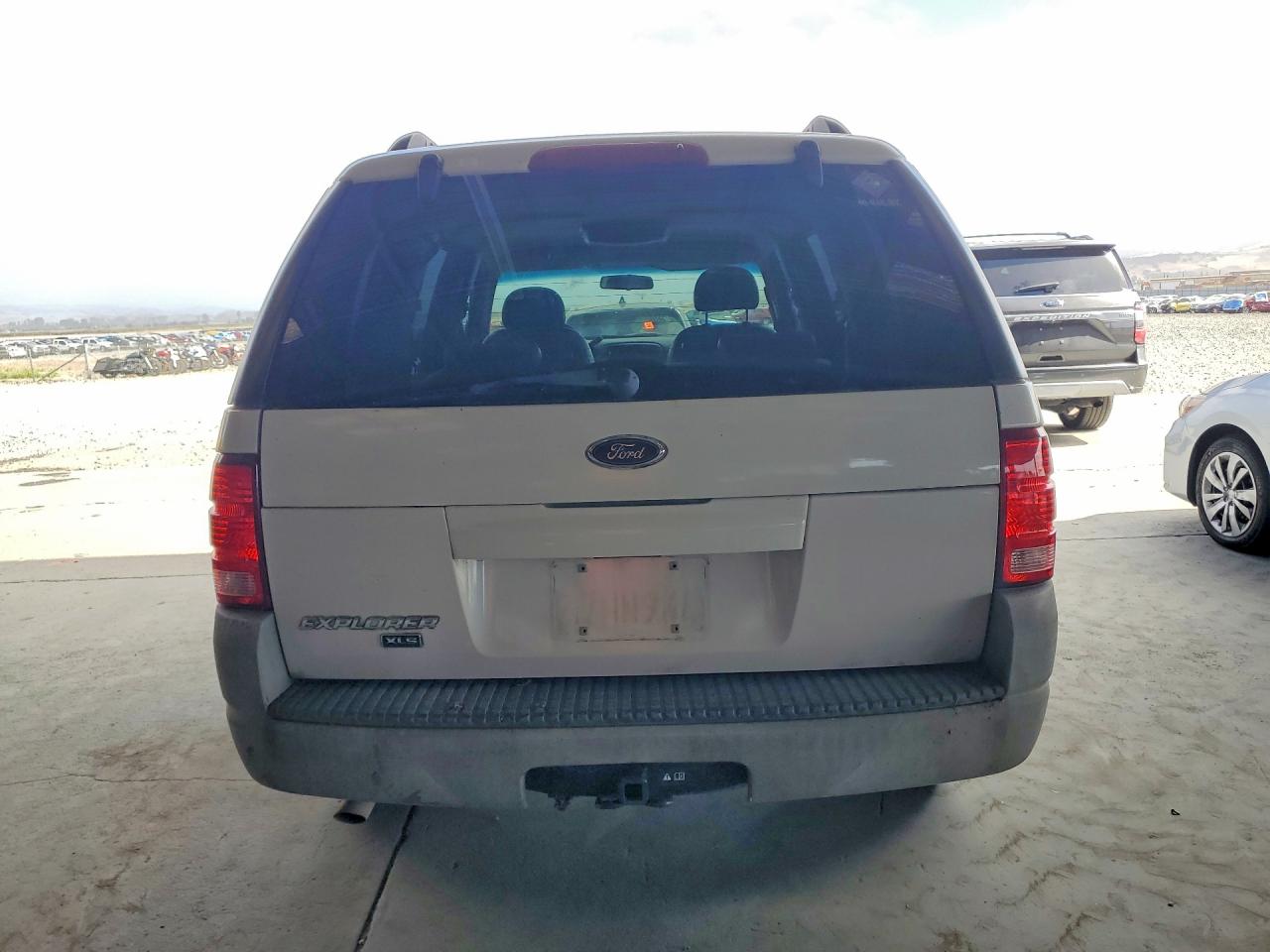 2002 Ford Explorer White vin: 1FMZU72K22ZC98239
