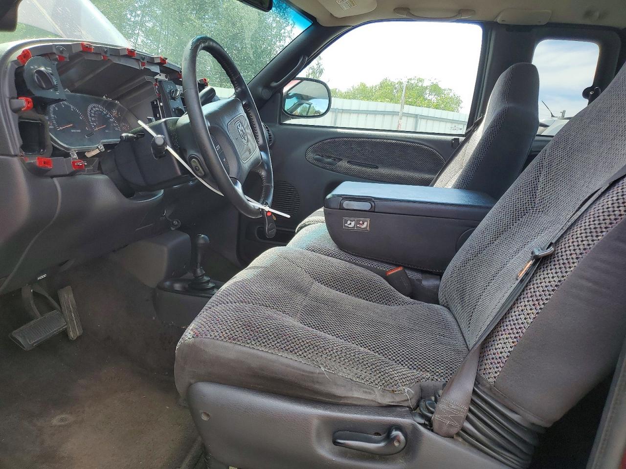 2001 Dodge Ram 1500 Темно-бордовый vin: 3B7HF13Z41G173129