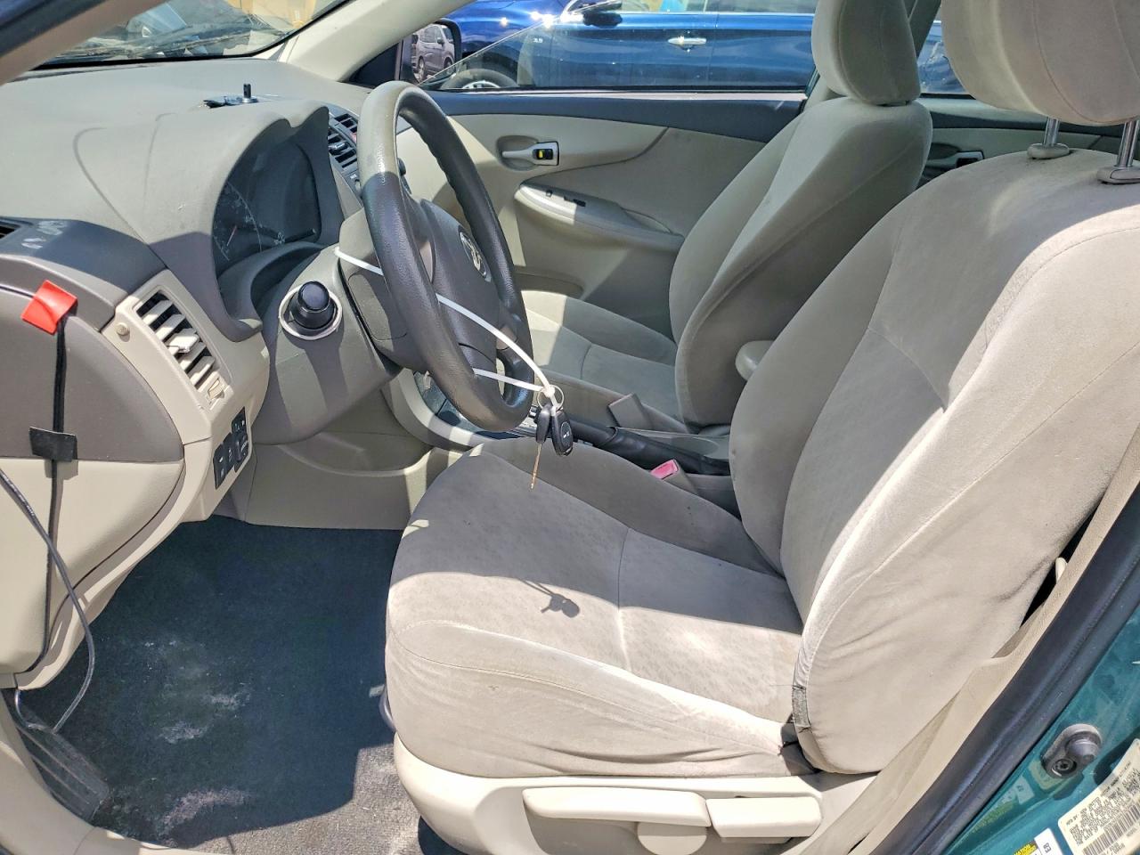 2010 Toyota Corolla Le Green vin: 1NXBU4EE6AZ329865