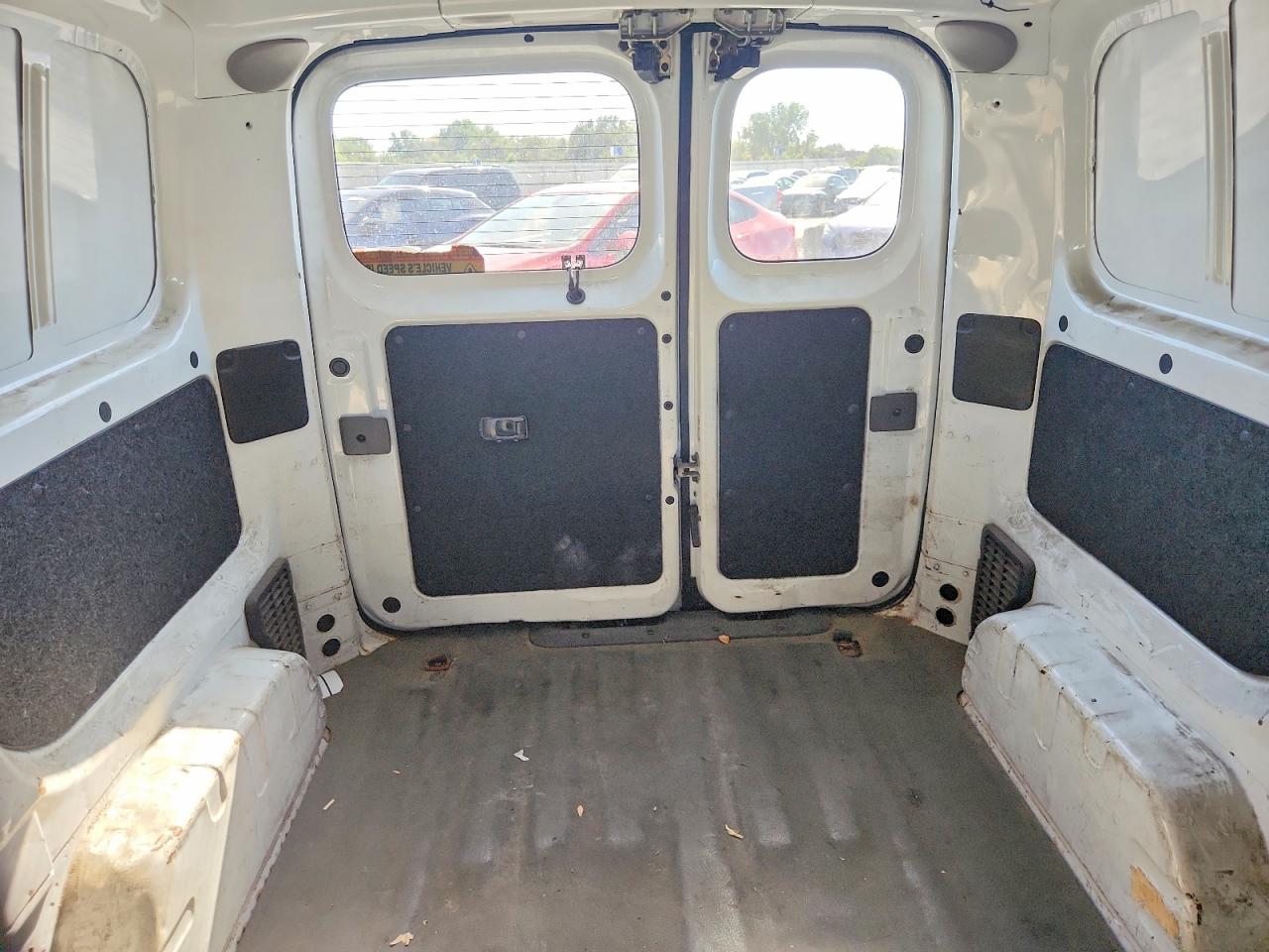2015 Nissan Nv200 Sv White vin: 3N6CM0KN9FK717540