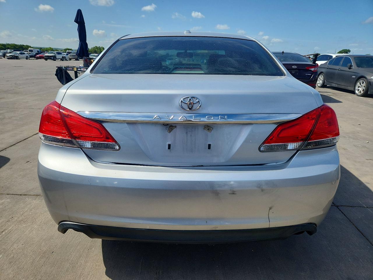 2011 Toyota Avalon Base Silver vin: 4T1BK3DBXBU409775