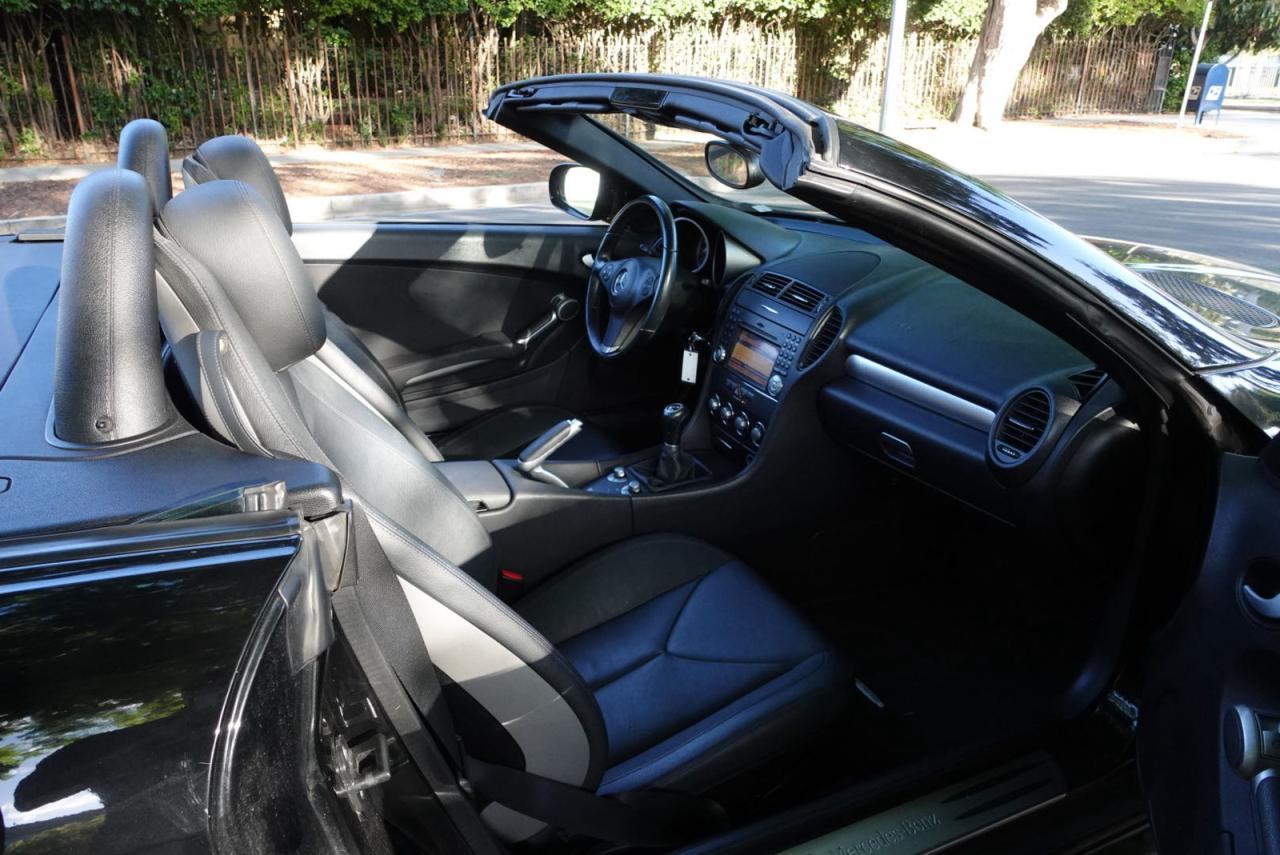 2011 Mercedes-benz Slk 300 Черный vin: WDBWK5EAXBF241260