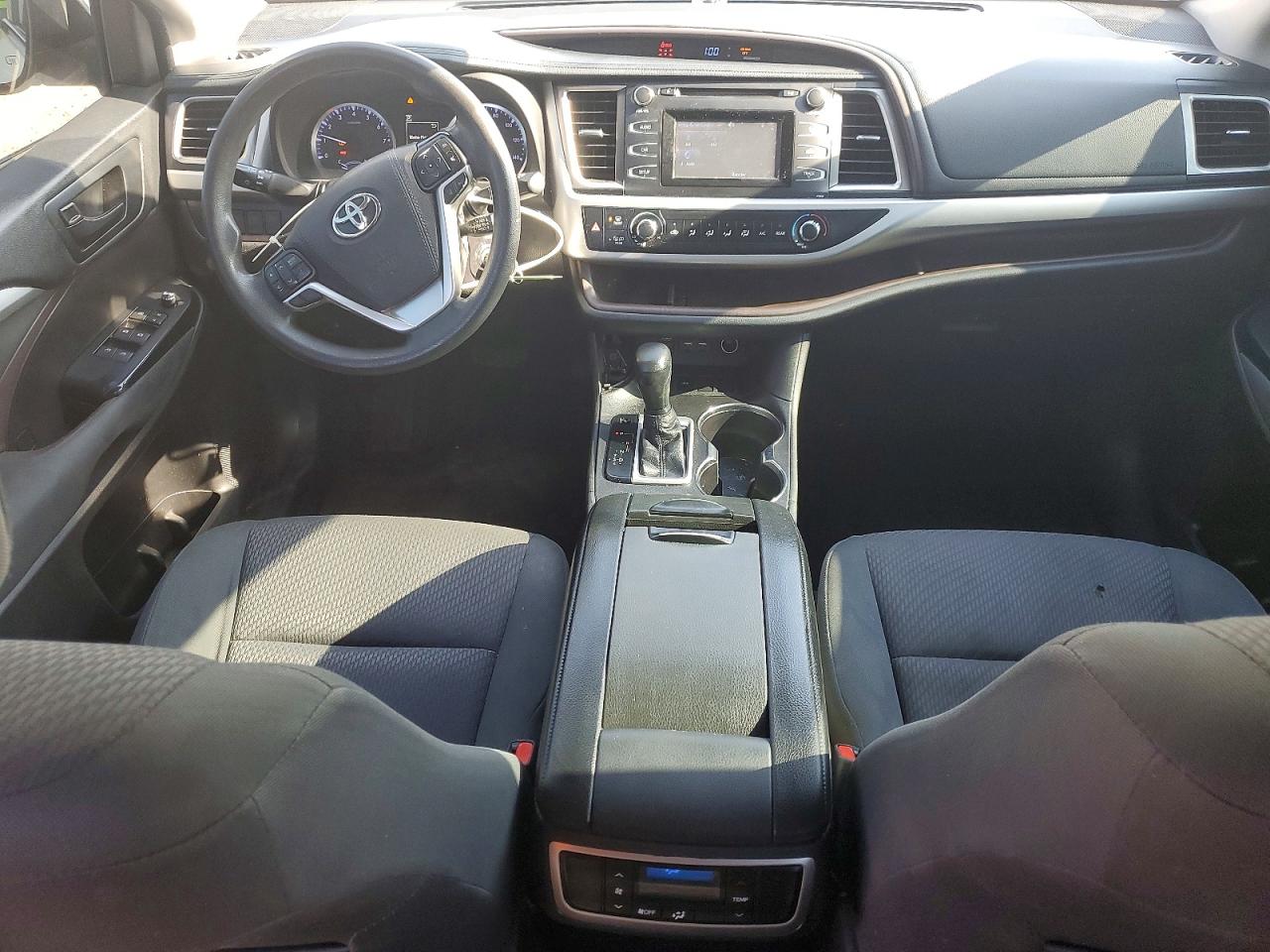 2019 Toyota Highlander Le White vin: 5TDZARFH9KS043130