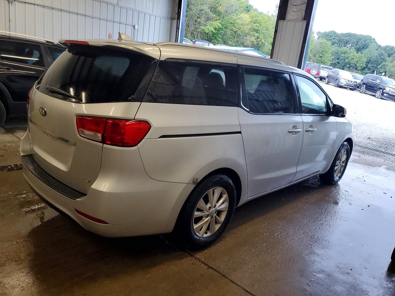 2016 Kia Sedona Lx Silver vin: KNDMB5C1XG6103463