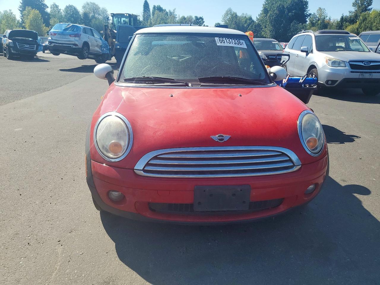 2010 Mini Cooper Red vin: WMWMF3C59ATZ61699