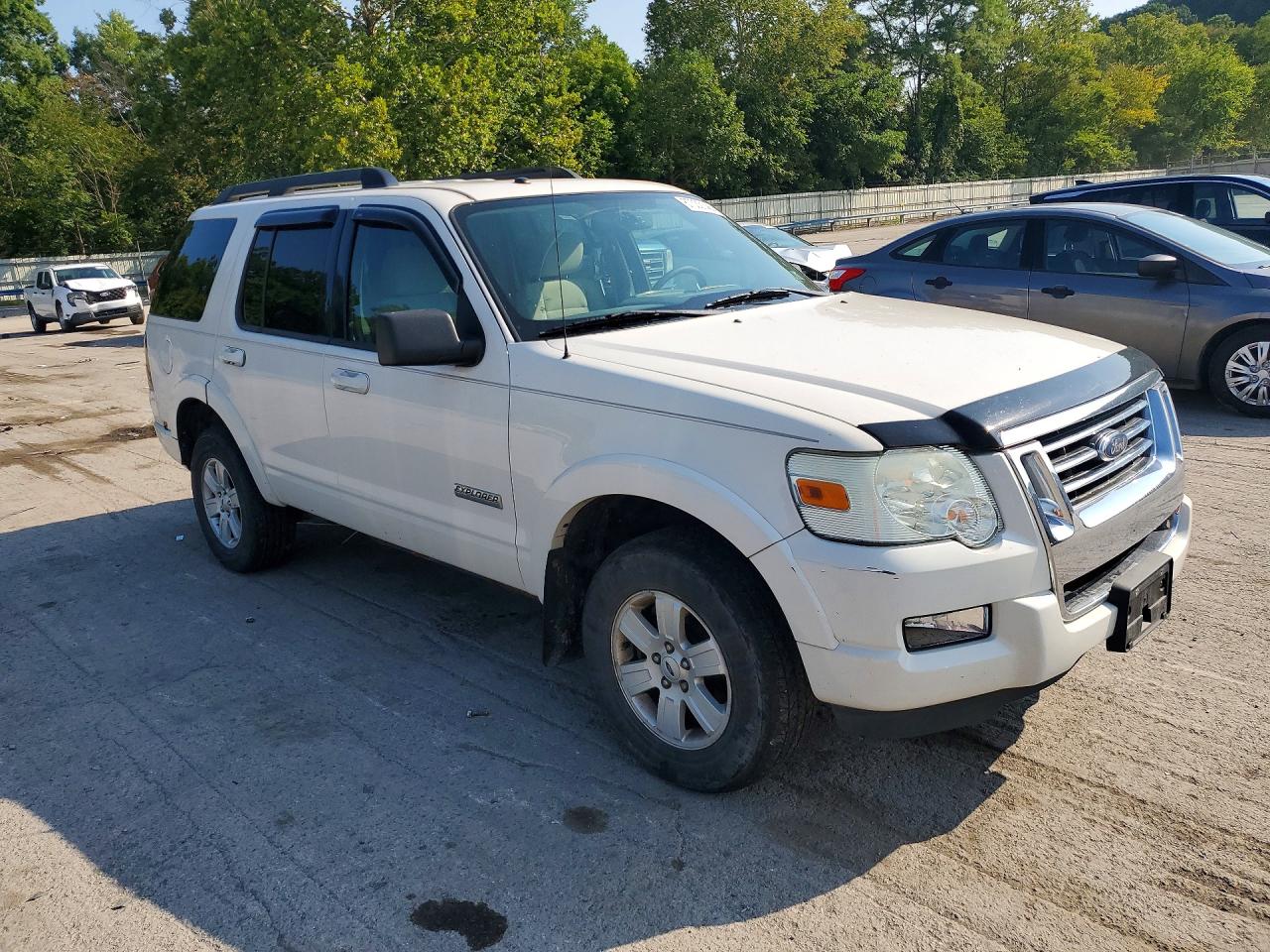 2008 Ford Explorer Xlt White vin: 1FMEU73E78UA65552