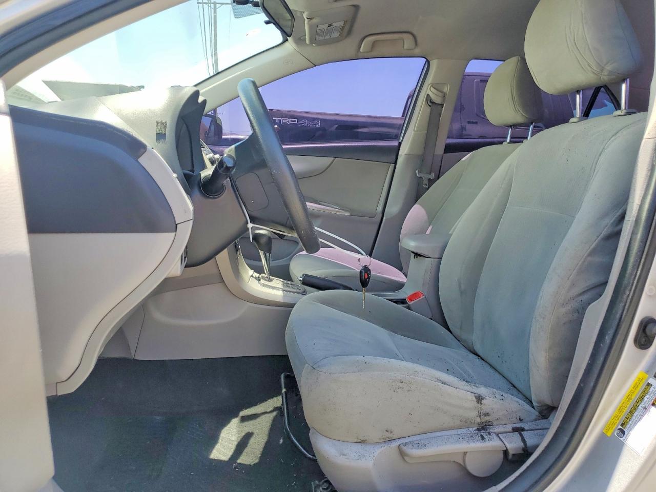2011 Toyota Corolla Le Silver vin: 2T1BU4EE0BC587916