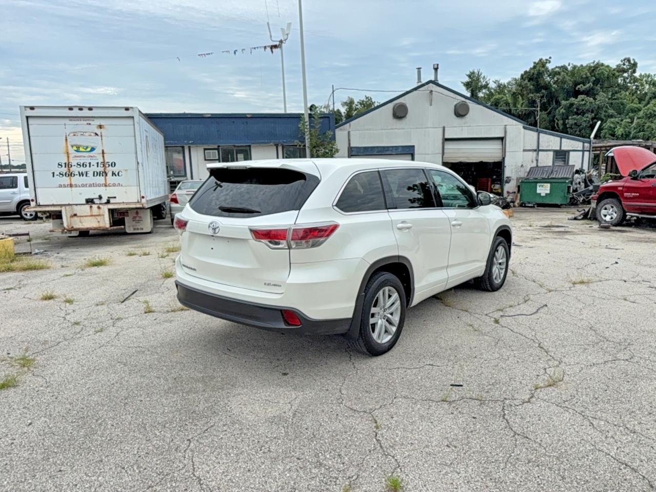 2014 Toyota Highlander Le Белый vin: 5TDBKRFH1ES015566