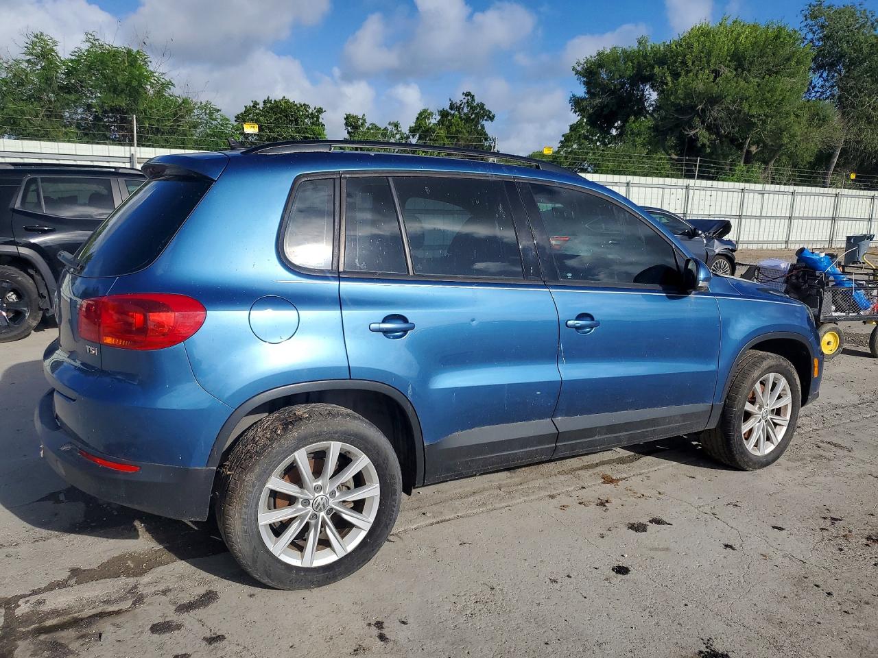 2017 Volkswagen Tiguan S Blue vin: WVGAV7AX8HK045466