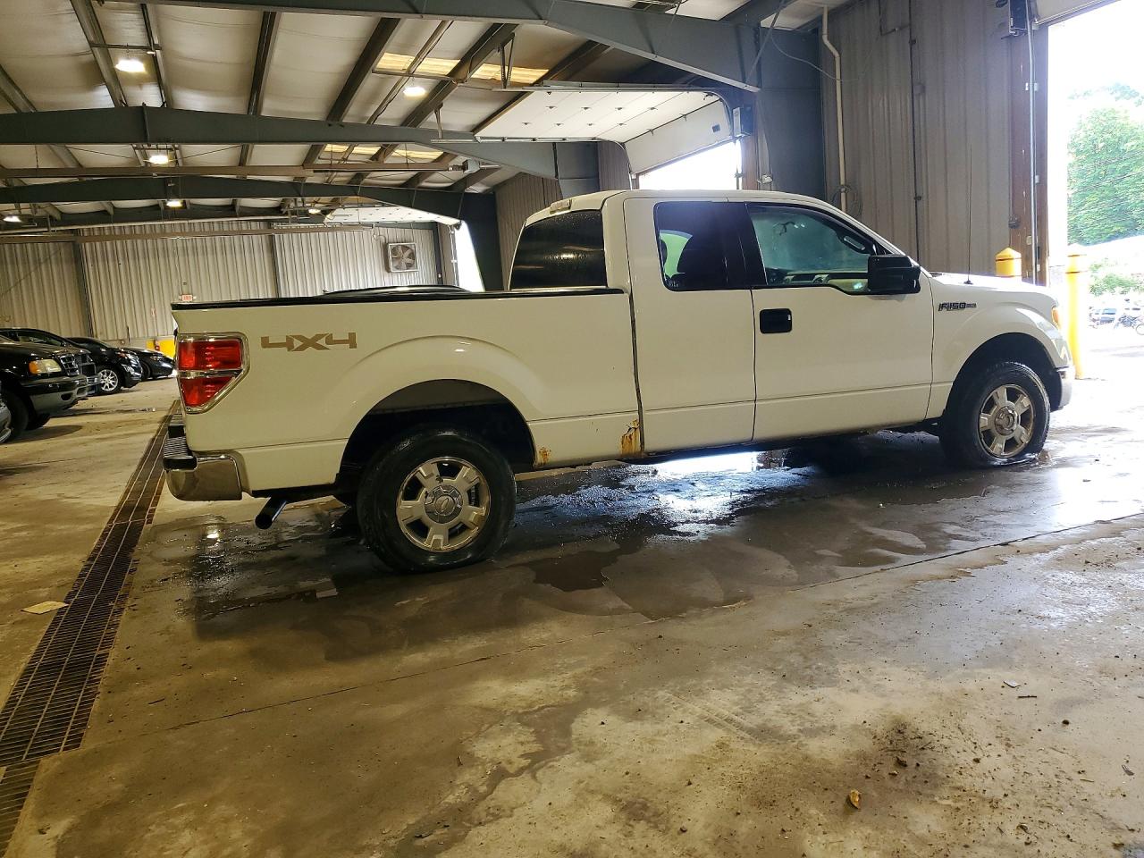 2011 Ford F150 Super Cab White vin: 1FTFX1EF1BFA14868