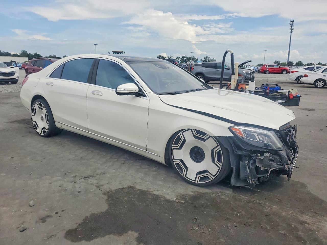 2015 Mercedes-benz S 550 Белый vin: WDDUG8CB2FA145333