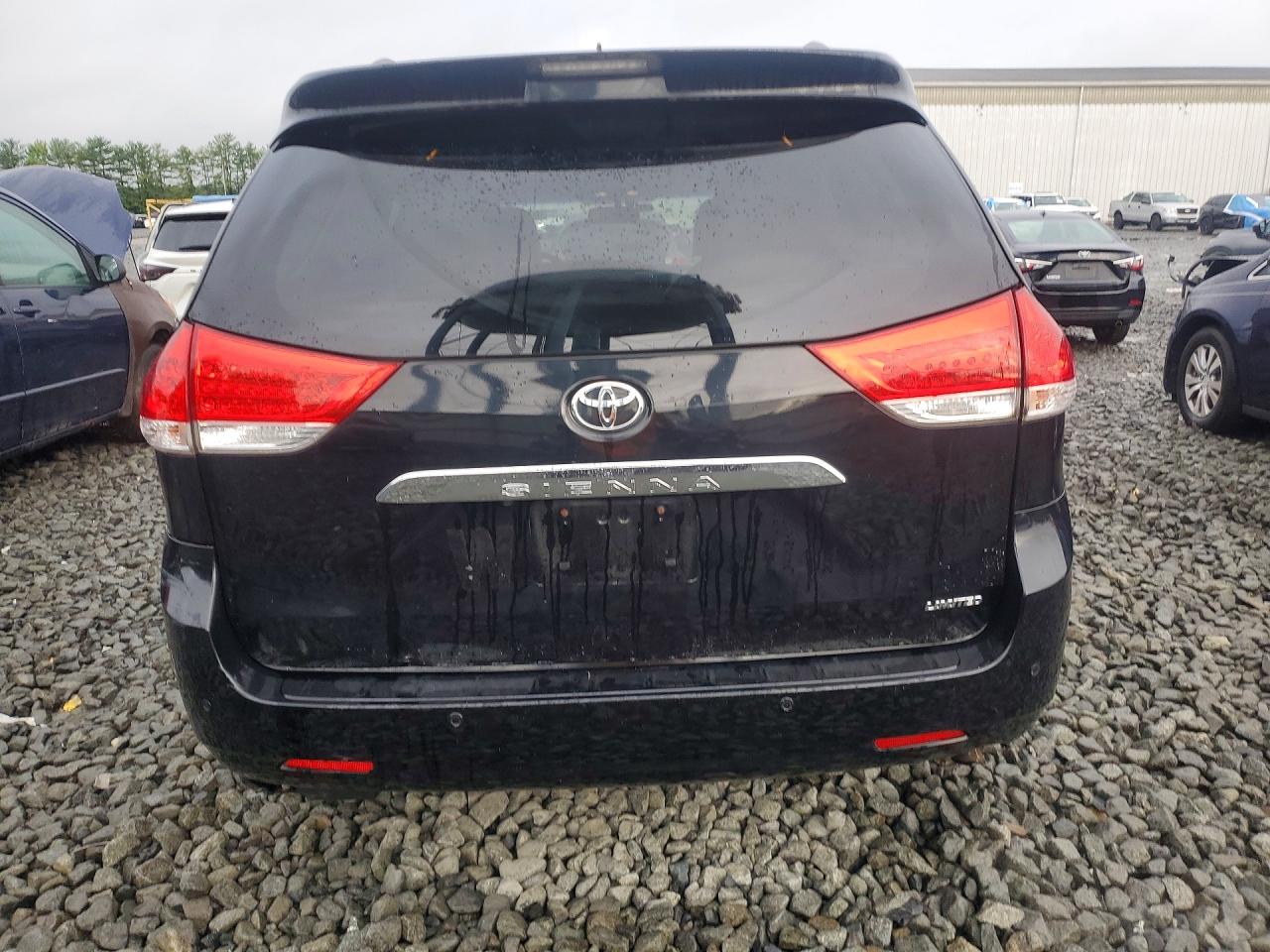 2011 Toyota Sienna Limited 7-passenger Черный vin: 5TDYK3DC1BS094389