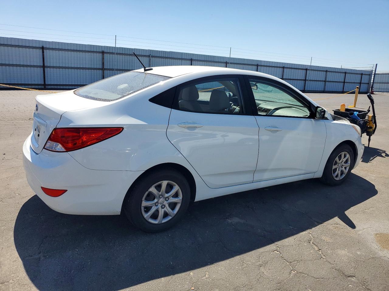 2014 Hyundai Accent Gls White vin: KMHCT4AE6EU598094