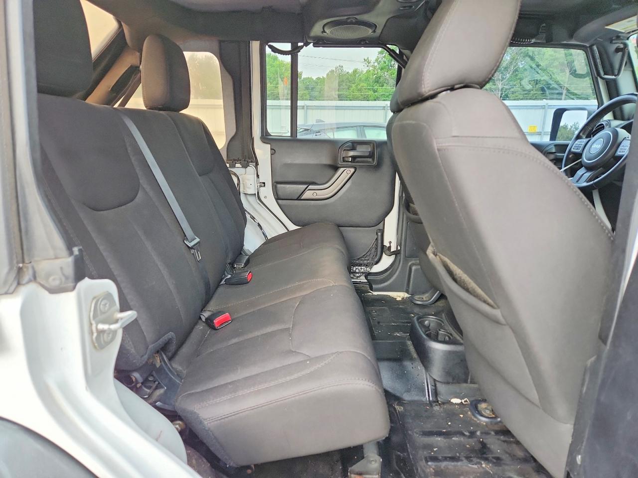2014 Jeep Wrangler Unlimited Sport White vin: 1C4BJWDG3EL244019