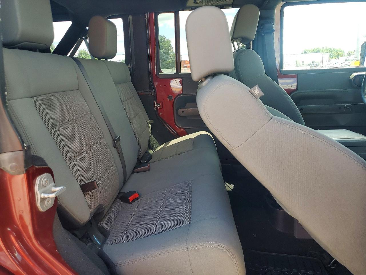 2008 Jeep Wrangler Unlimited Sahara Red vin: 1J4GA59178L651005