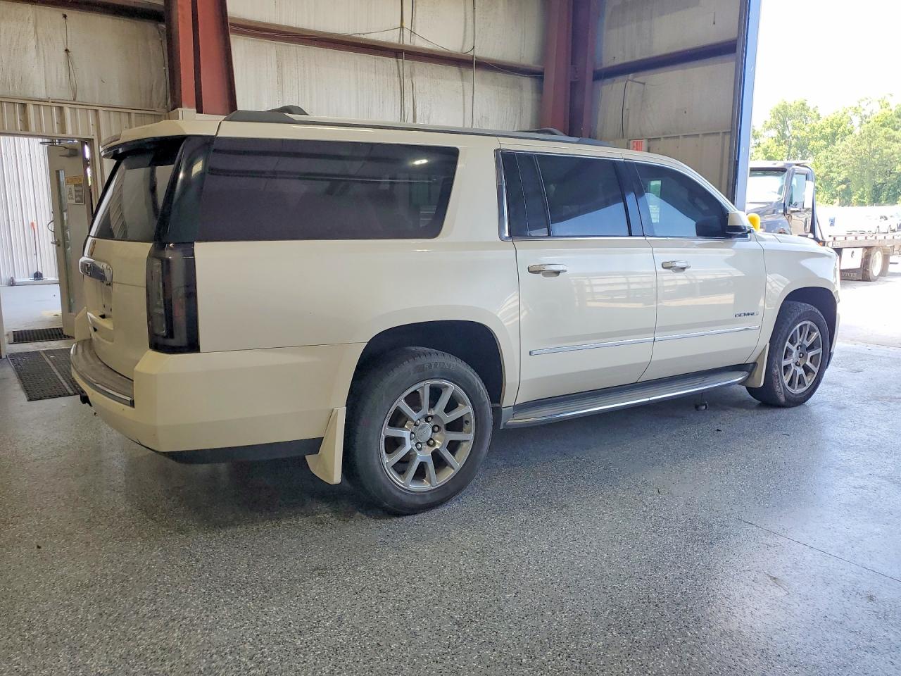 2015 Gmc Yukon Xl Denali White vin: 1GKS2JKJ1FR142994