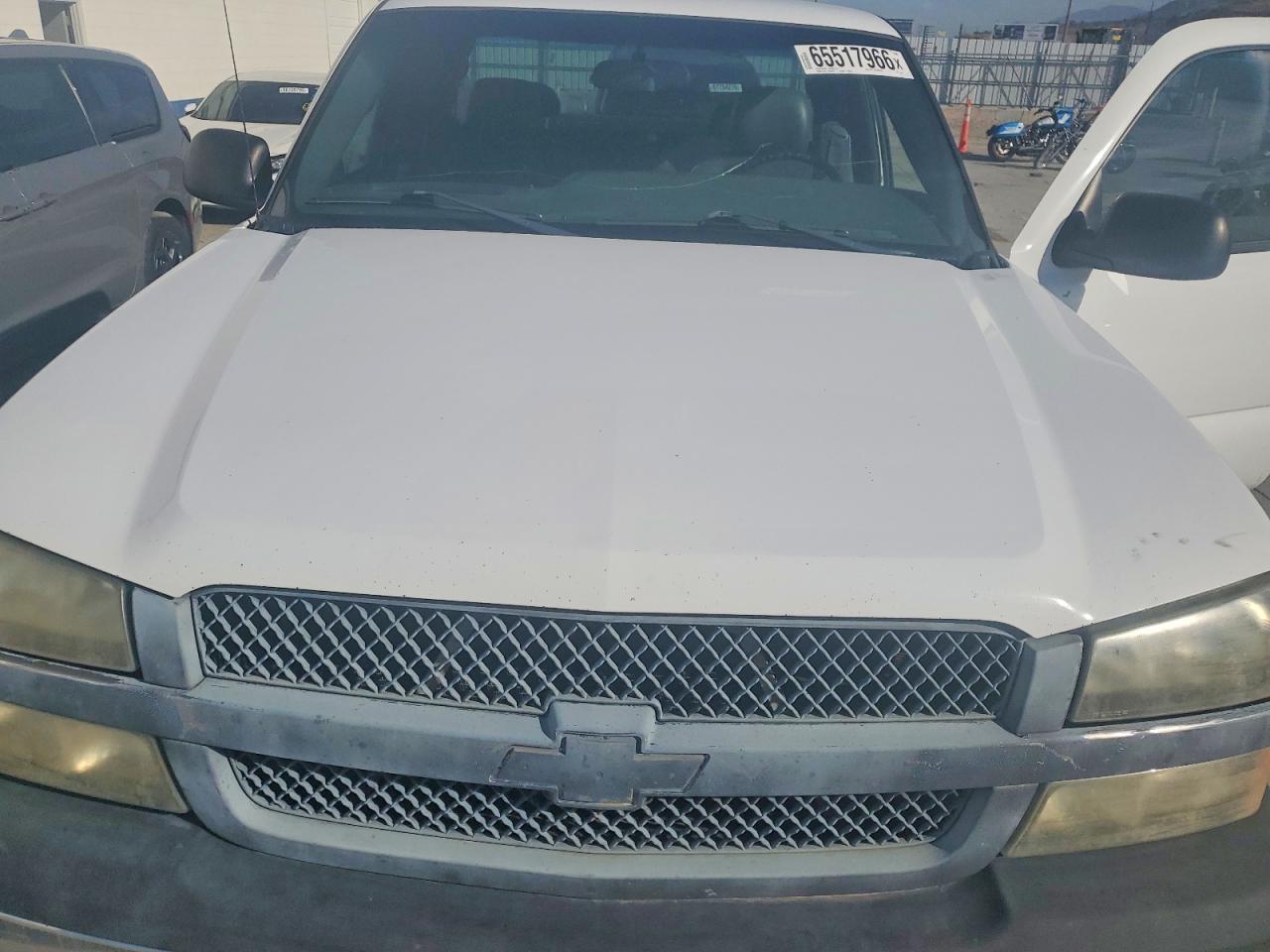 2005 Chevrolet Silverado K1500 White vin: 1GCEK19V95E175670