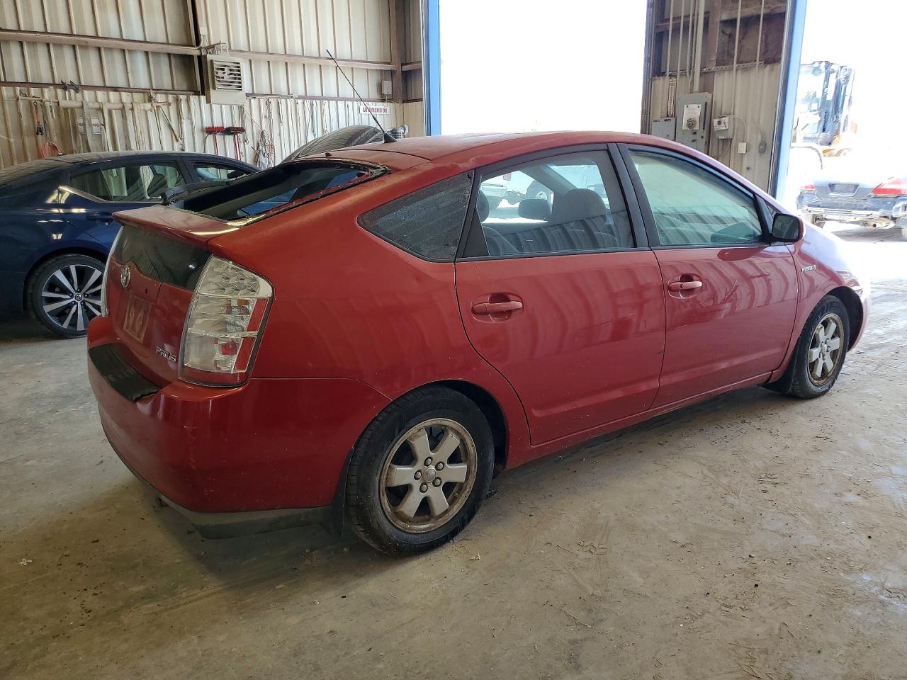 2008 Toyota Prius Standard Red vin: JTDKB20U287789157