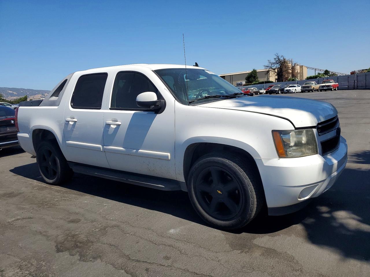 2007 Chevrolet Avalanche C1500 White vin: 3GNEC120X7G218086