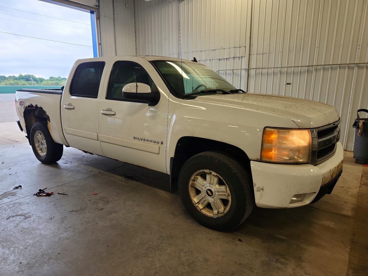 2008 Chevrolet Silverado K1500 White vin: 3GCEK13388G296629