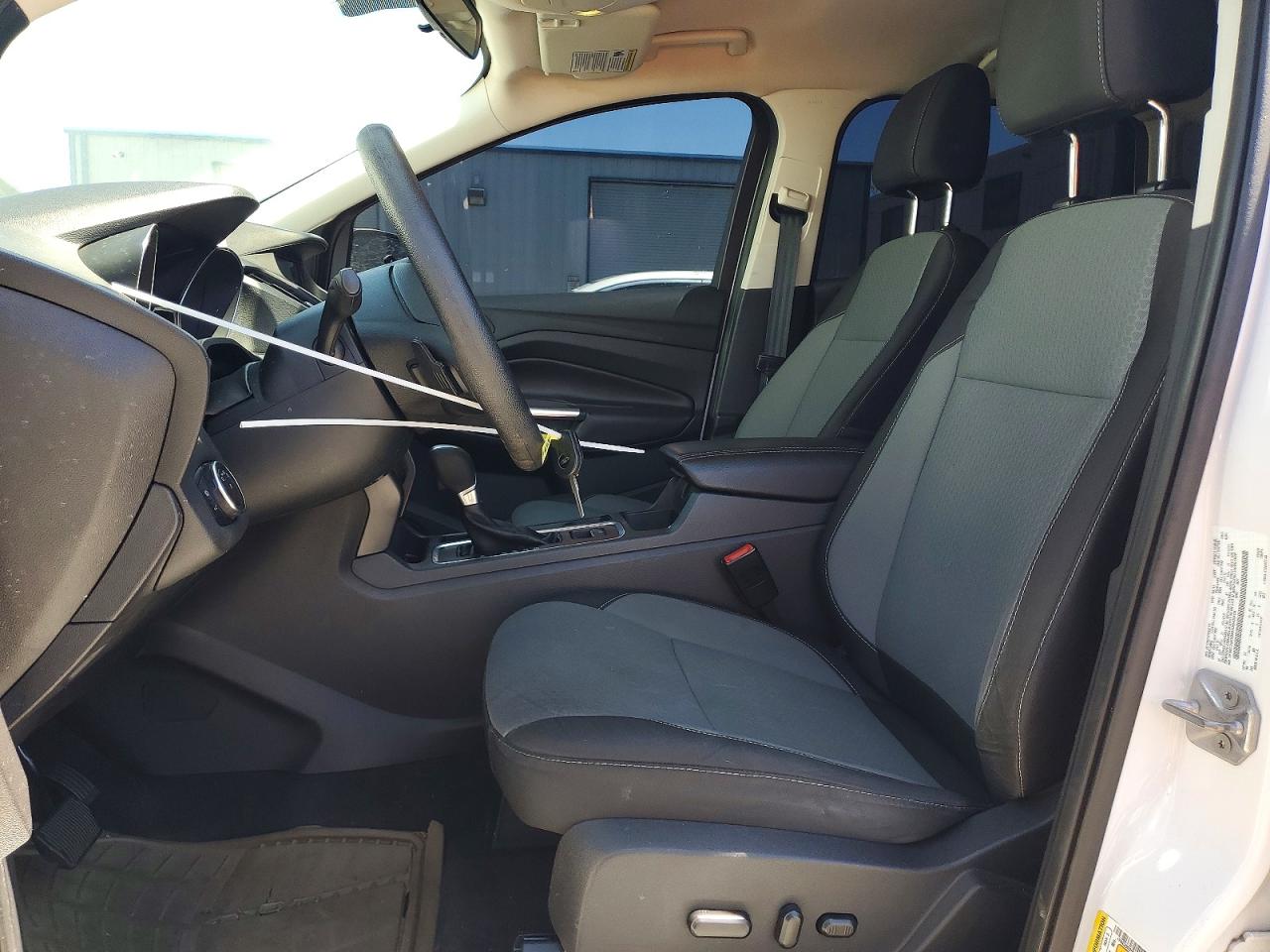 2017 Ford Escape Se White vin: 1FMCU9GD6HUB45915