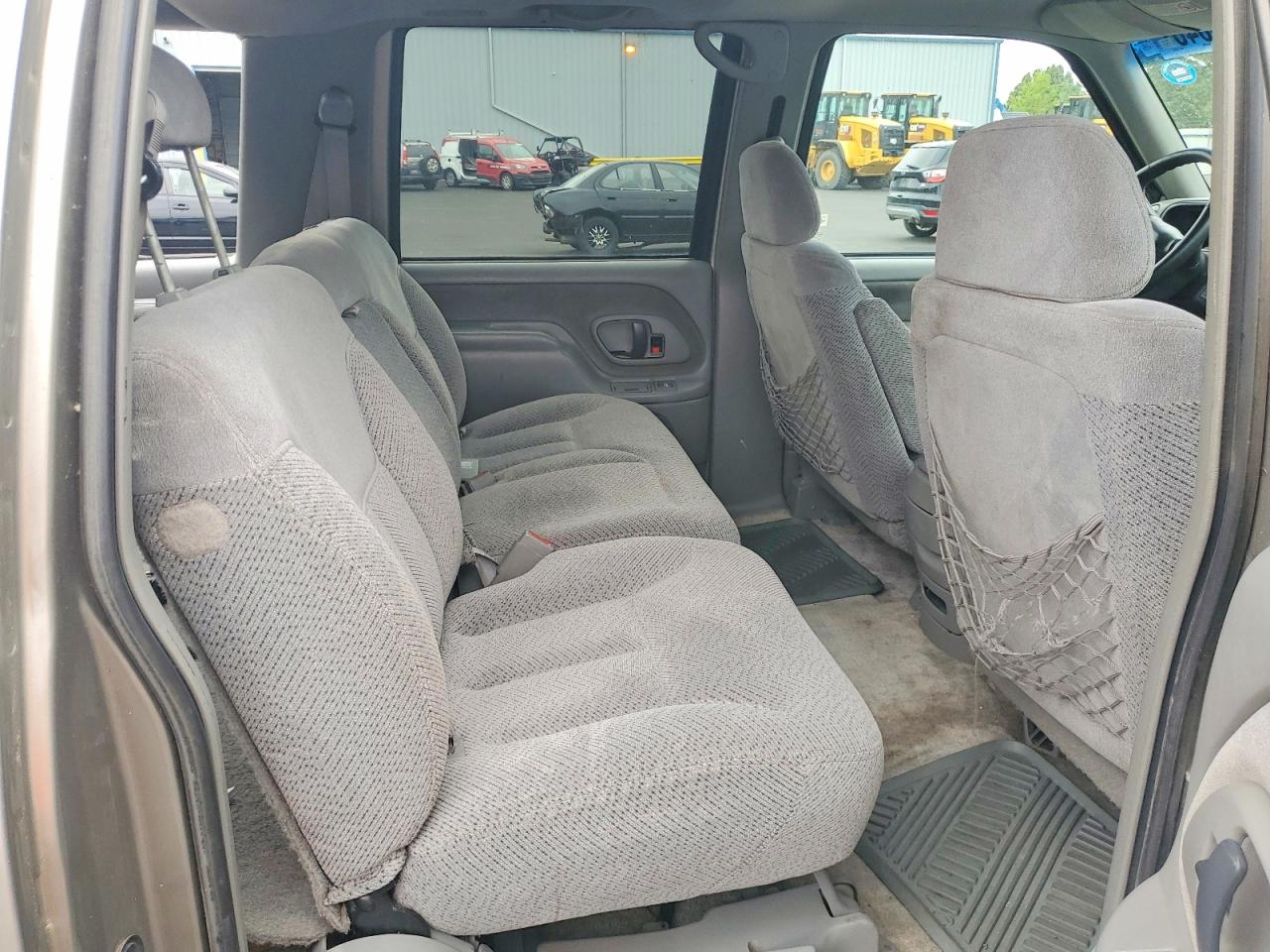1999 Chevrolet Suburban K1500 Silver vin: 3GNFK16R0XG113041