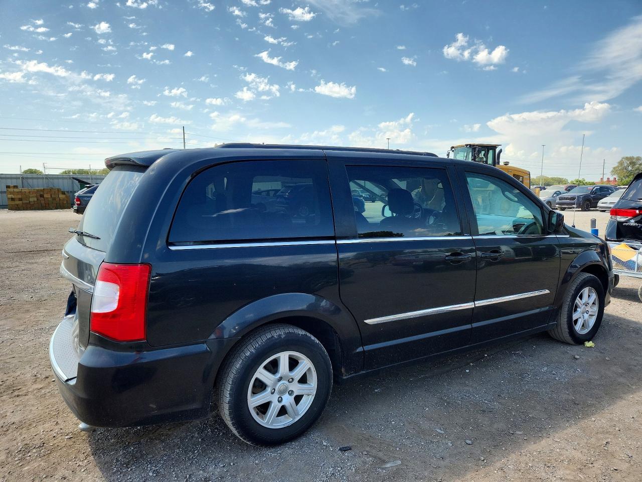 2012 Chrysler Town & Country Touring Red vin: 2C4RC1BG1CR410718