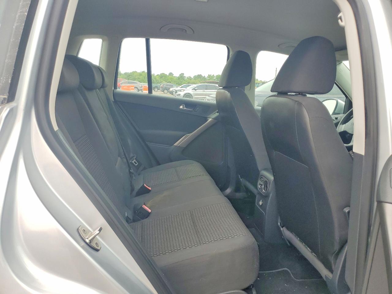 2009 Volkswagen Tiguan S Silver vin: WVGAV75N99W512817