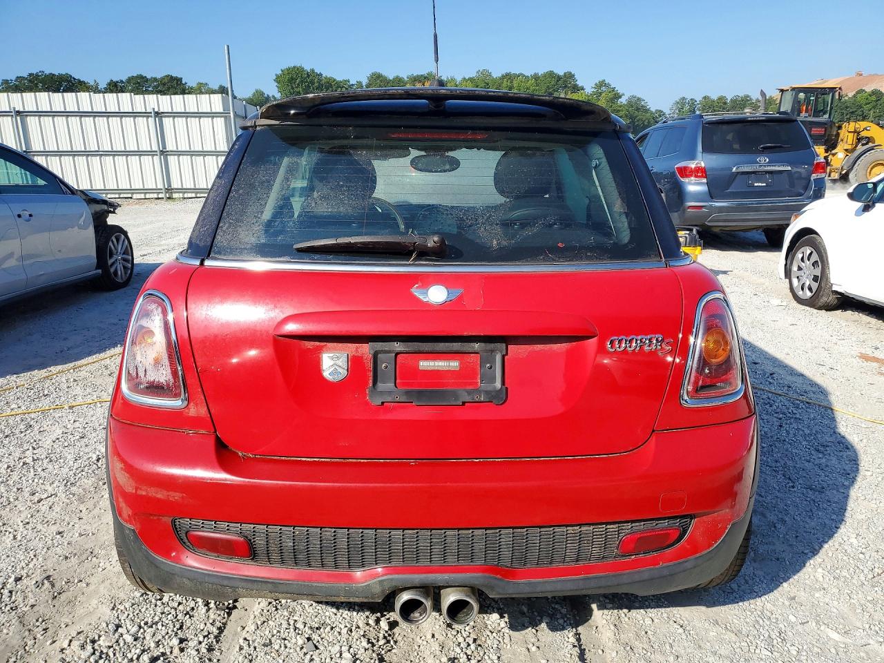 2007 Mini Cooper S Red vin: WMWMF73567TL90253