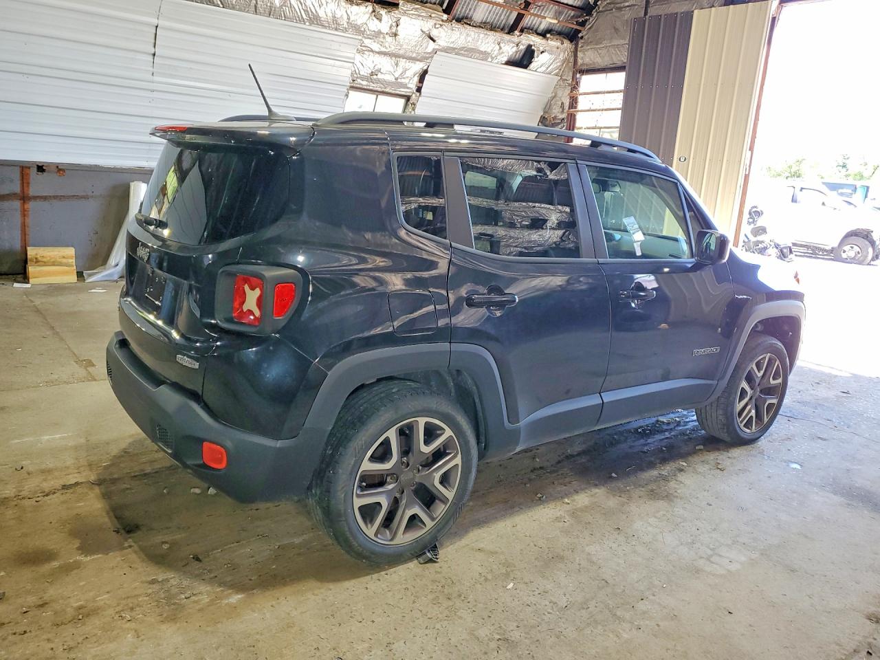 2015 Jeep Renegade Latitude Black vin: ZACCJBBT1FPB31616