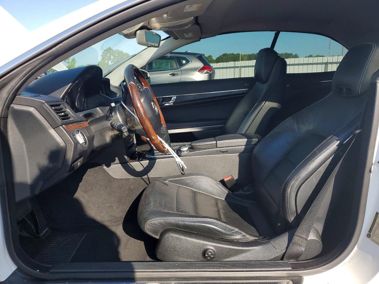 2011 Mercedes-benz E 350 White vin: WDDKK5GFXBF106648