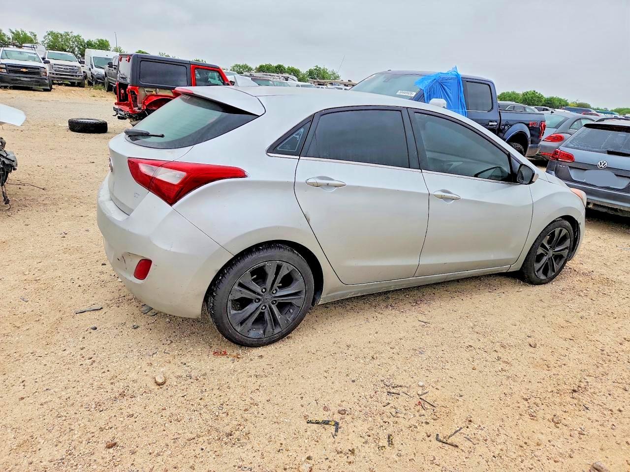 2013 Hyundai Elantra Gt Base Silver vin: KMHD35LE5DU101350