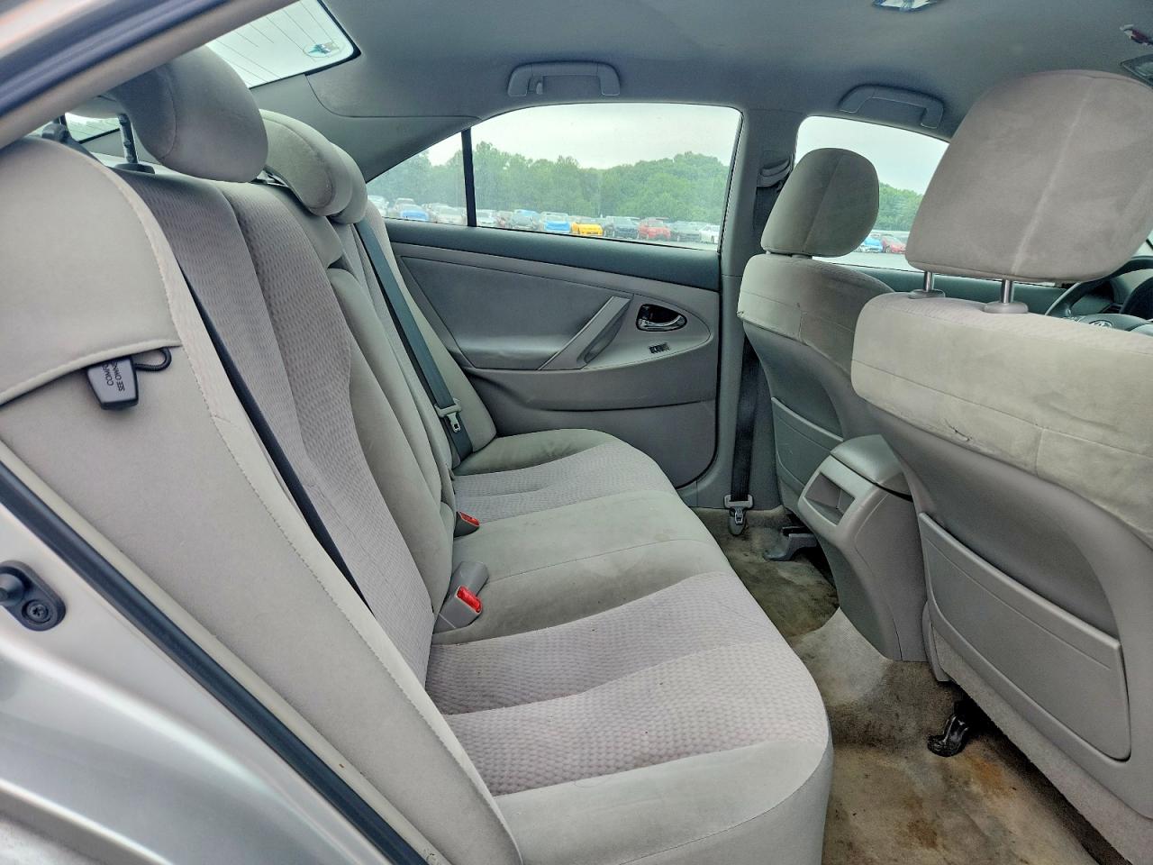 2011 Toyota Camry Le Silver vin: 4T1BF3EK2BU128170
